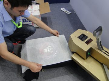 Tişörtlü ısı basın